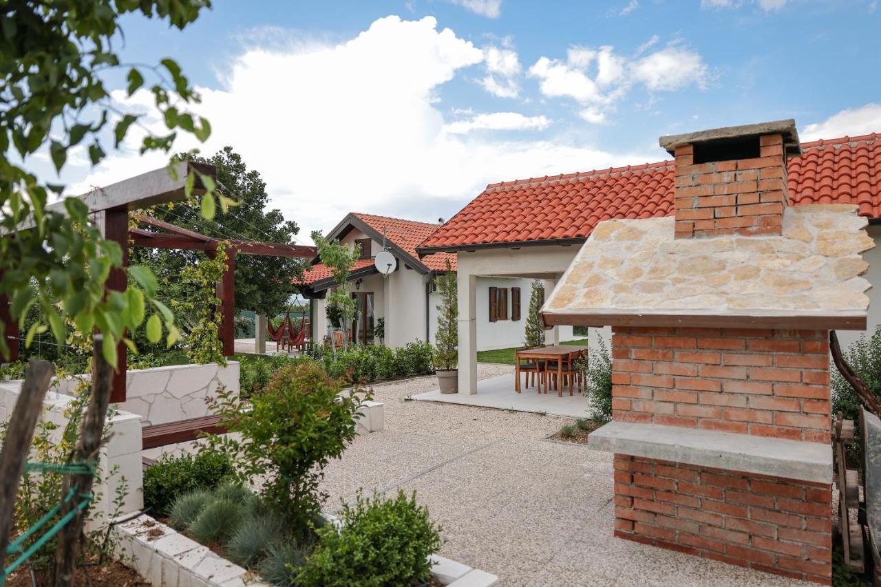 Villa Ena With Pool & Jacuzzi Donji Kasic Exterior photo