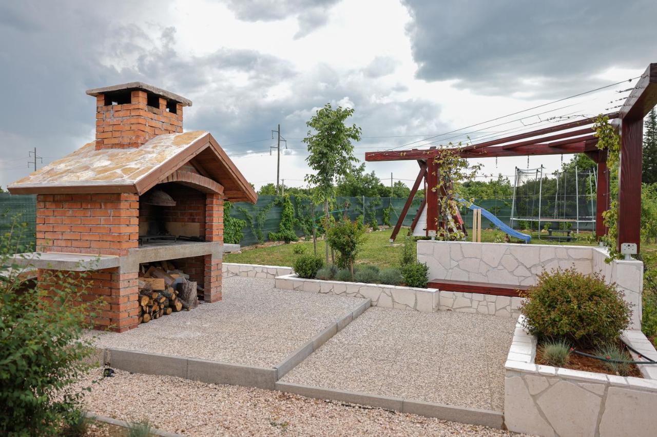 Villa Ena With Pool & Jacuzzi Donji Kasic Exterior photo
