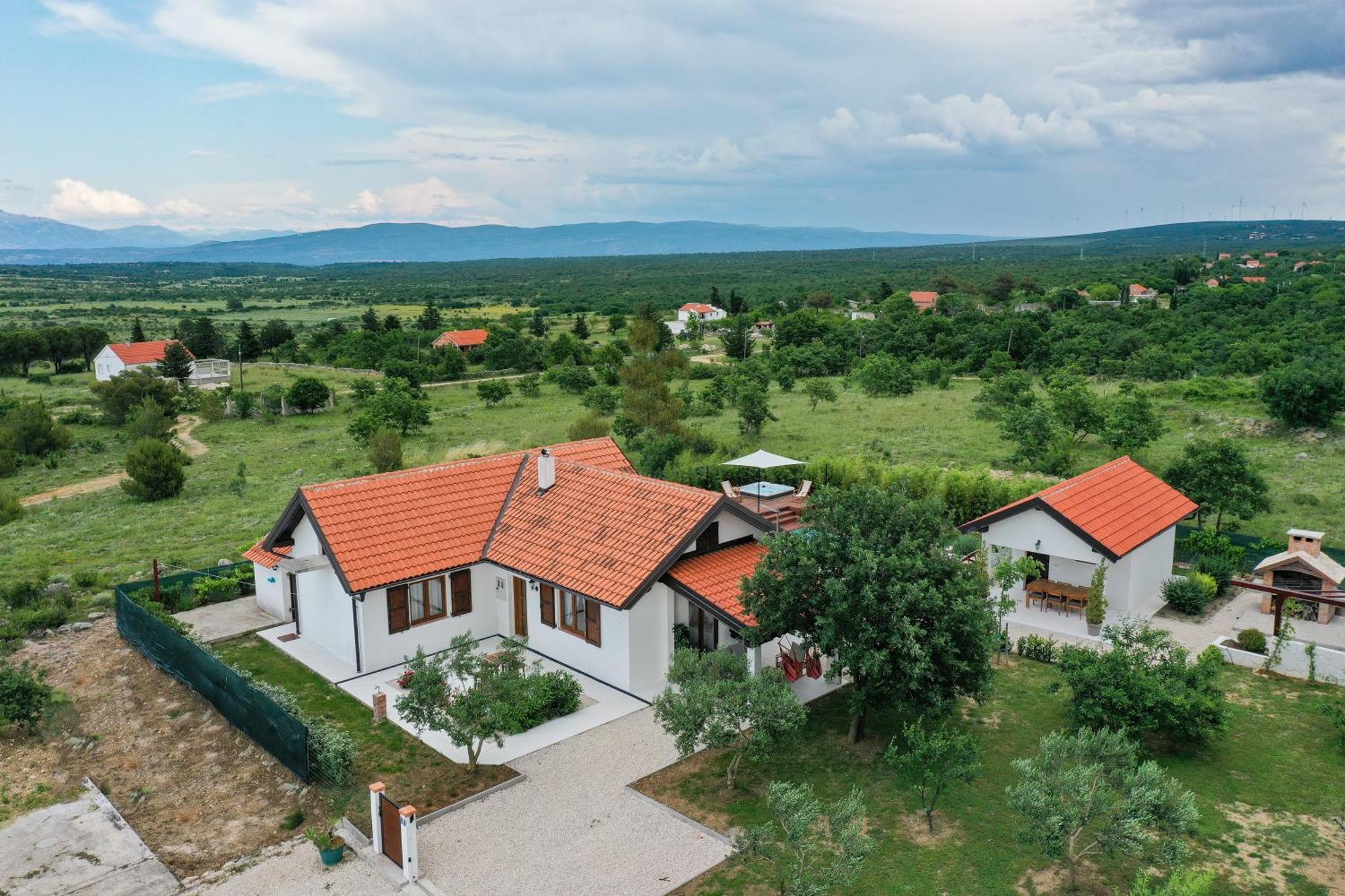 Villa Ena With Pool & Jacuzzi Donji Kasic Exterior photo